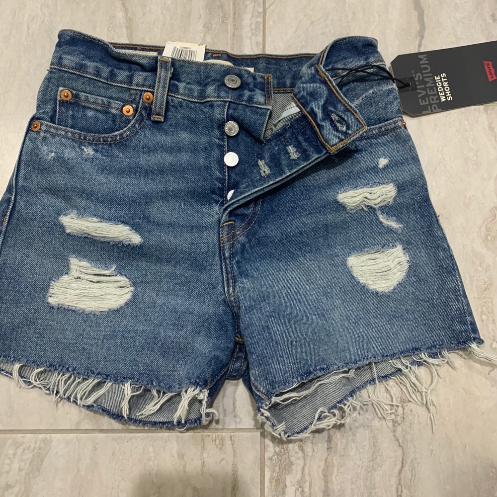 Levi’s wedgie short size 24